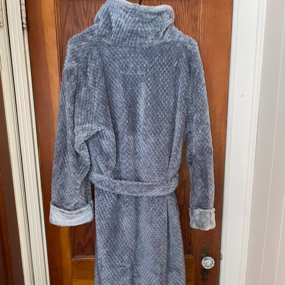 Soft long Robe - Picture 2 of 2